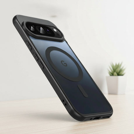 Google Pixel 10 Pro mit schwarzer MagSafe Hülle mit Kameraschutz auf hellem Schreibtisch