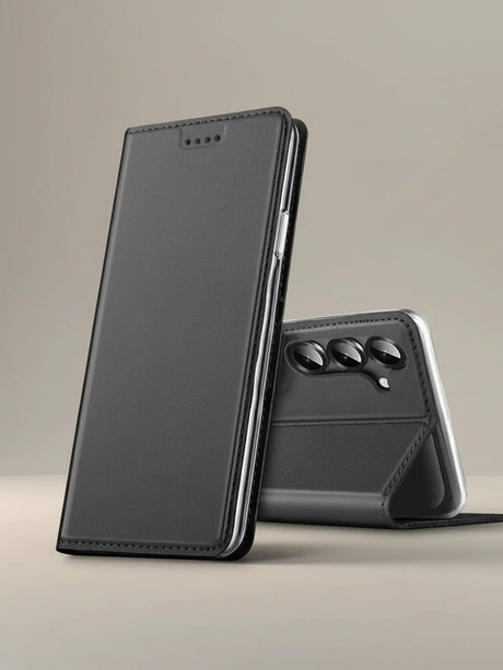 Samsung Galaxy Metallic Flip Hülle mit Glanz-Effekt auf warmgrauem Hintergrund — Electroplated Flip Kategorie bei CoolGadget