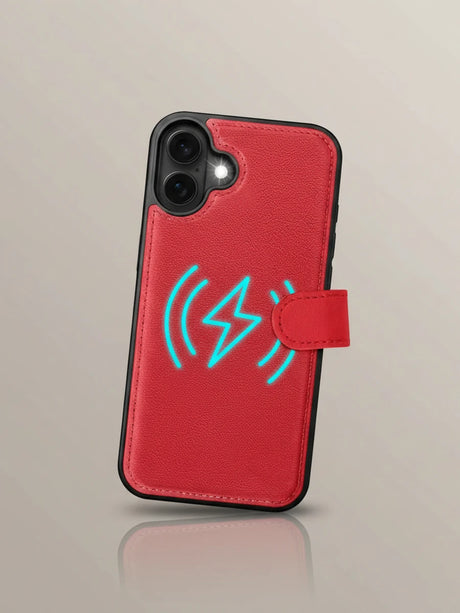 iPhone MagSafe Klapphülle mit Kartenfach auf warmgrauer Oberfläche — Magnetic Wallet Kategorie bei CoolGadget