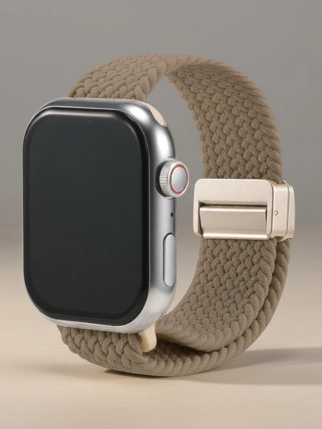 Nylon Loop Armband für Apple Watch auf warmgrauem Hintergrund — Smartwatch Armband bei CoolGadget