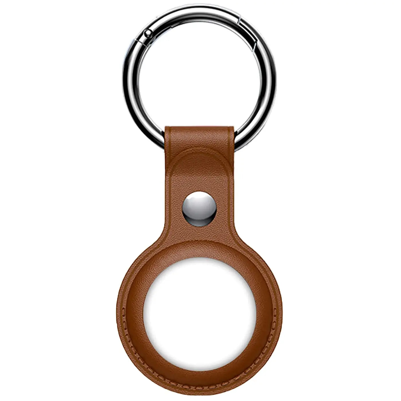 Braune Kunstleder AirTag Hülle mit silbernem Karabiner, von vorne, auf weißem Hintergrund.