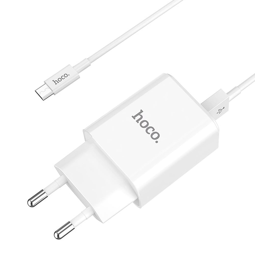 Weißes Hoco USB-Wandladegerät mit integriertem Micro-USB-Kabel, ideal zum Laden von mobilen Geräten wie Smartphones und Tablets