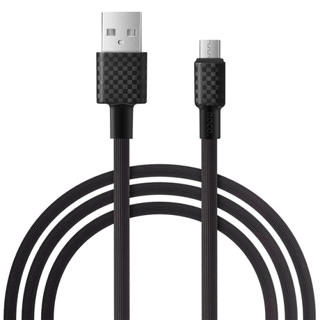 Schwarzes USB-Ladekabel mit Karbonmuster-Ummantelung und geriffelter PVC-Oberfläche, von vorne gesehen.