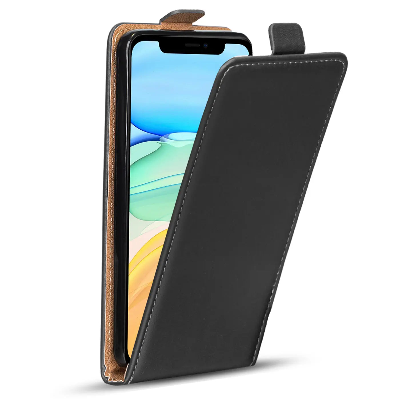 Schwarze Leder-Flip-Hülle für iPhone 11, von vorne schräg gezeigt.