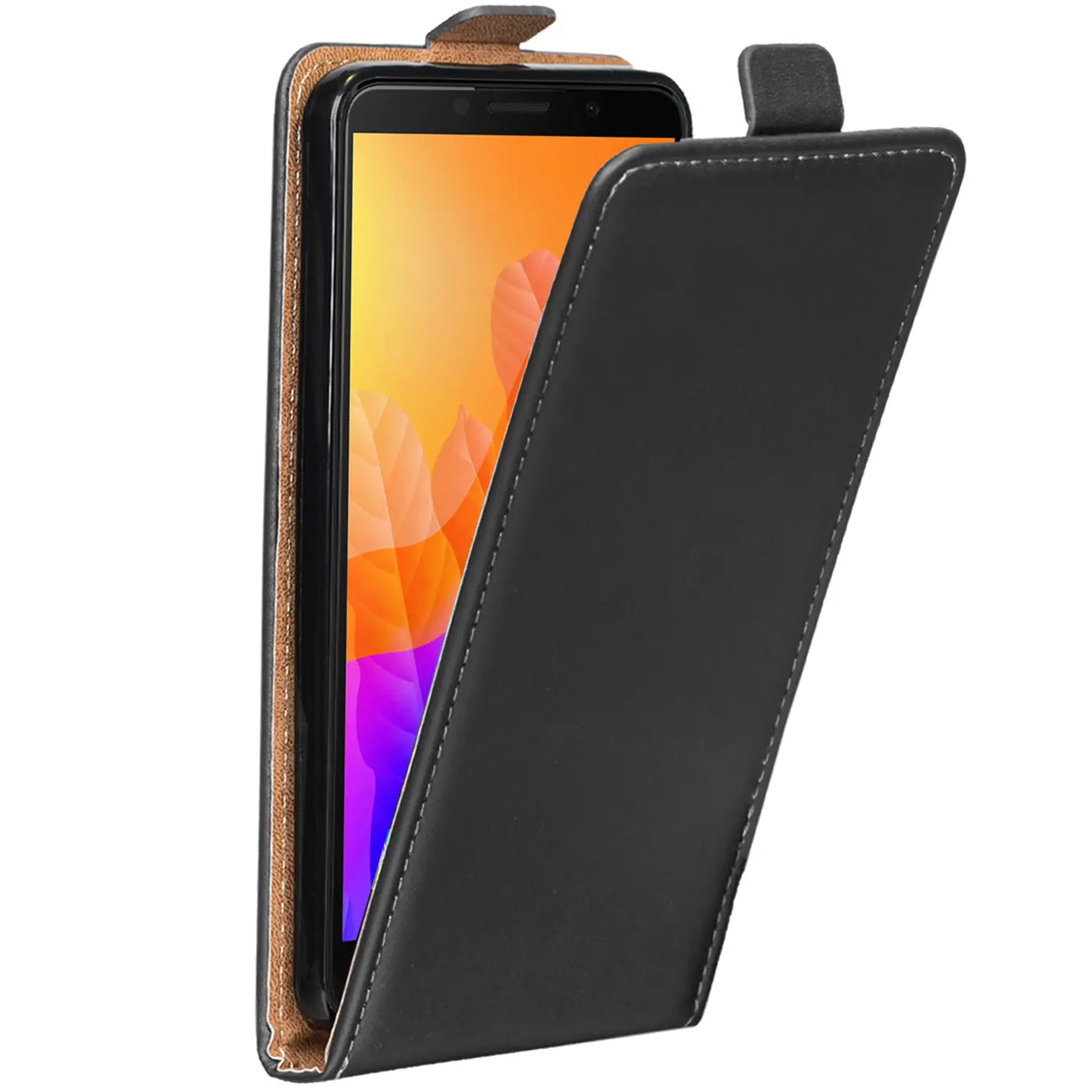 Schwarze Leder-Flip-Hülle mit Nähten für Huawei Y5P, von vorne schräg gezeigt.
