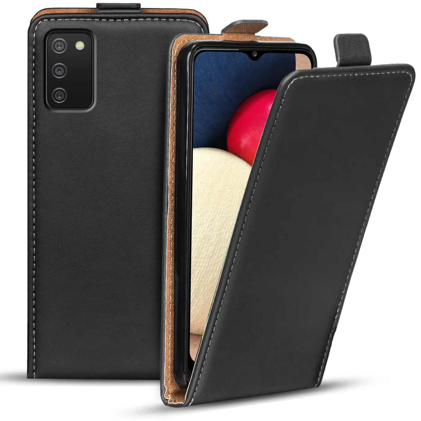 Schwarze Leder-Flip-Hülle mit braunem Rand, offen, zeigt Samsung Galaxy A03s.