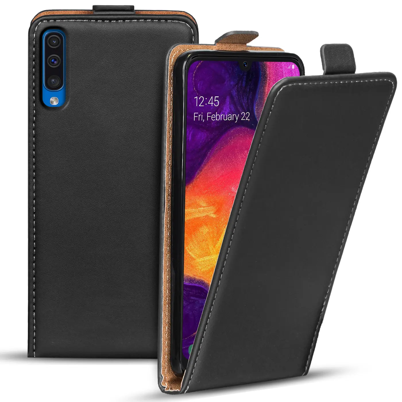 Schwarze Leder-Flip-Hülle mit offenem Samsung Galaxy A50/A30s, von vorne schräg betrachtet.
