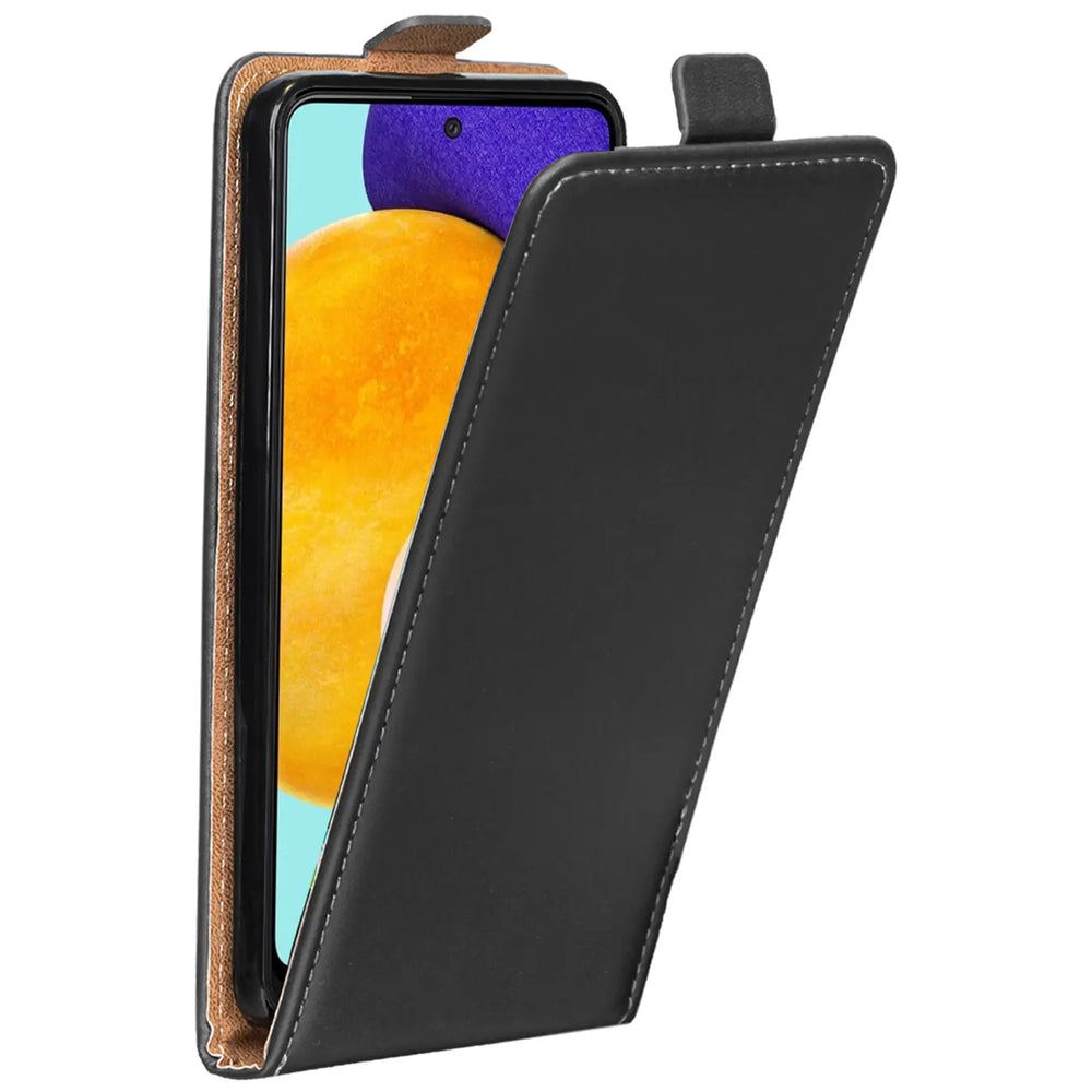 Schwarze Leder-Flip-Hülle mit braunem Innenfutter, seitliche Ansicht, zeigt Samsung Galaxy A52.
