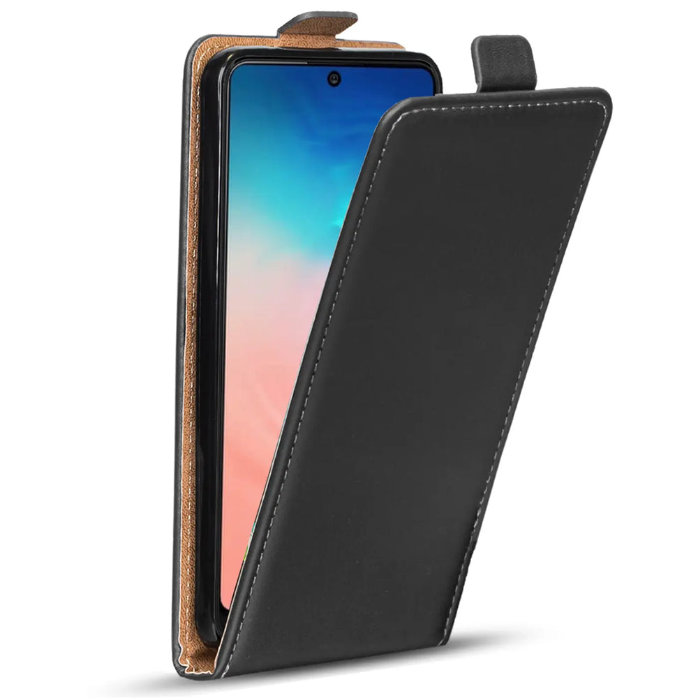Schwarze Leder-Flip-Hülle mit weißer Naht, geöffnet, zeigt Samsung S10 Lite.