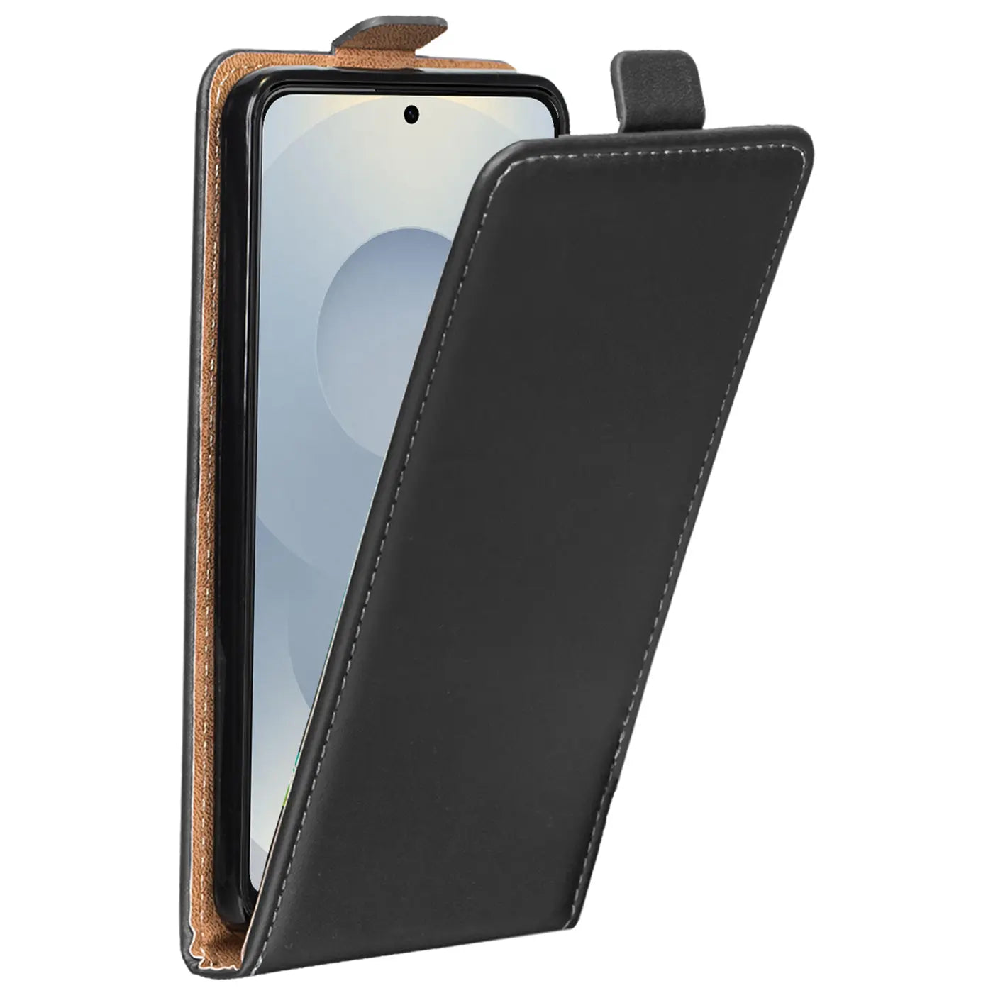 Schwarze Leder-Flip-Hülle mit braunem Innenfutter, schräg von vorne, zeigt ein Smartphone.