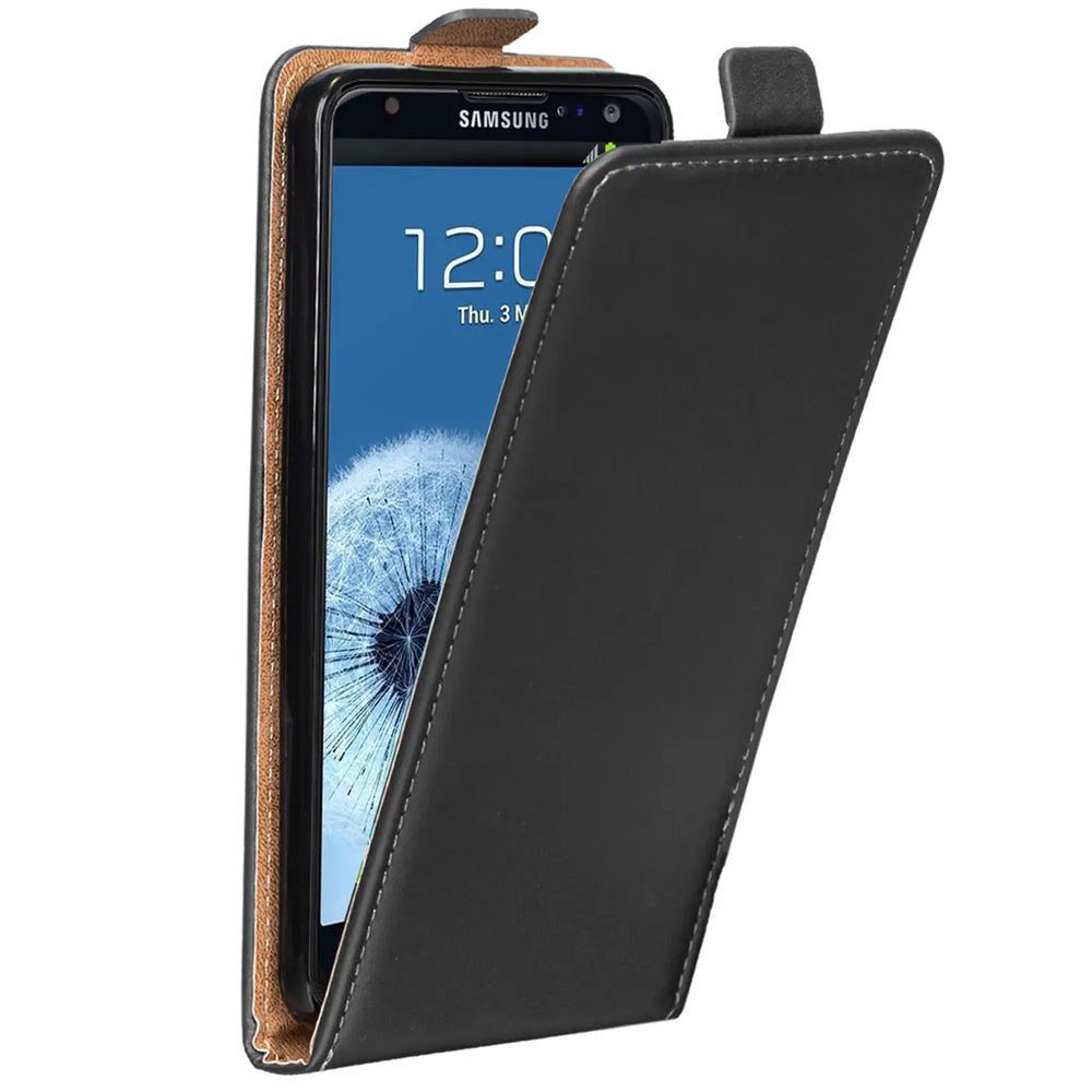 Schwarze Leder-Flip-Hülle mit braunem Innenfutter für Samsung Galaxy S3/S3 Neo, von vorne schräg gezeigt.