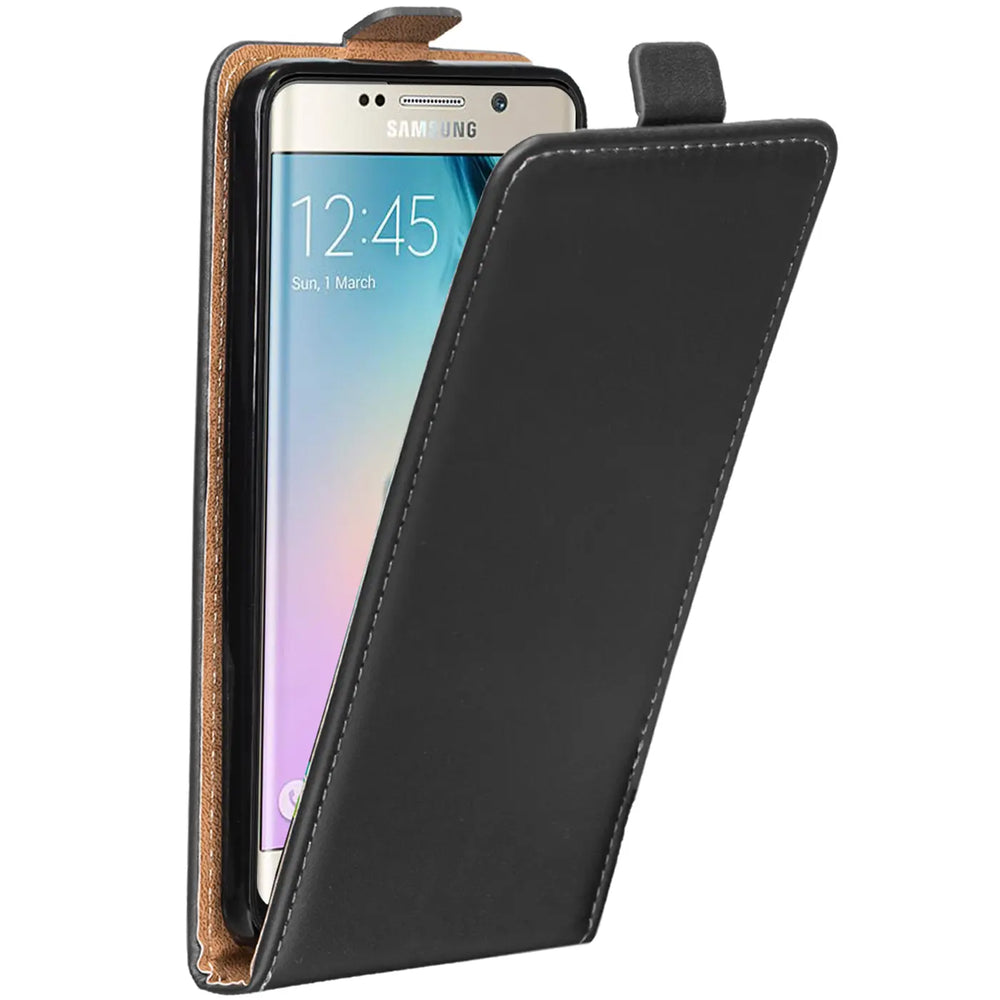 Schwarze Leder-Flip-Hülle mit offenem Samsung Galaxy S6 Edge, Seitenansicht.