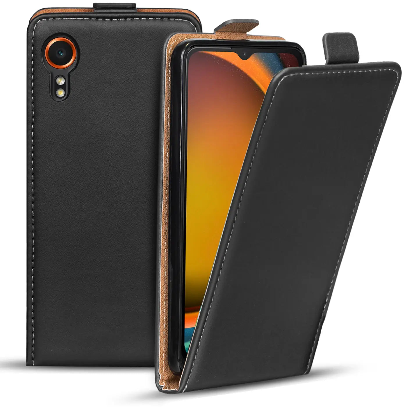 Schwarze Leder-Flip-Hülle mit braunem Rand, zeigt Samsung XCover 7, von vorne