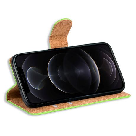 iPhone 12 / 12 Pro Klapphülle in Grün mit Kartenfächern und Schutz