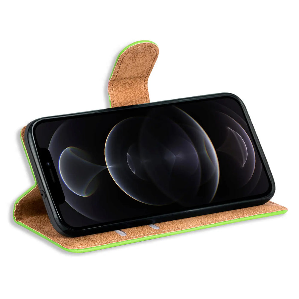 iPhone 12 Pro Max Klapphülle in Grün mit Kartenfächern und Schutz