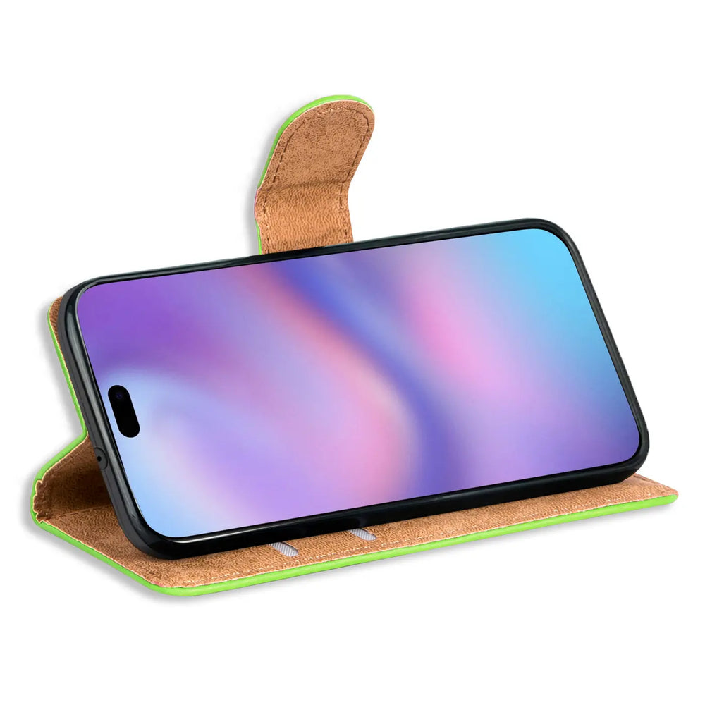 Apple iPhone 17 Klapphülle in Grün mit Kartenfächern und Schutz