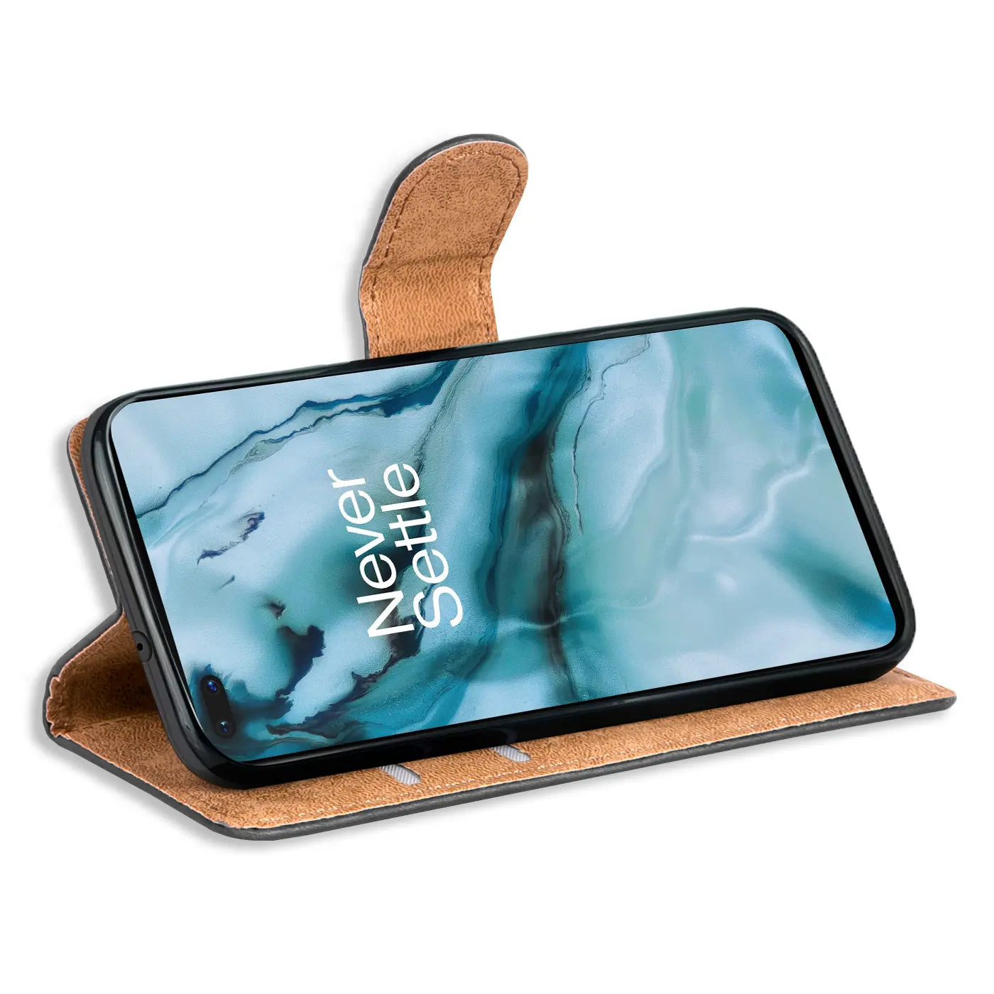 Braune Leder-Klapphülle mit Kartenfächern für OnePlus 8 Pro, von vorne schräg.