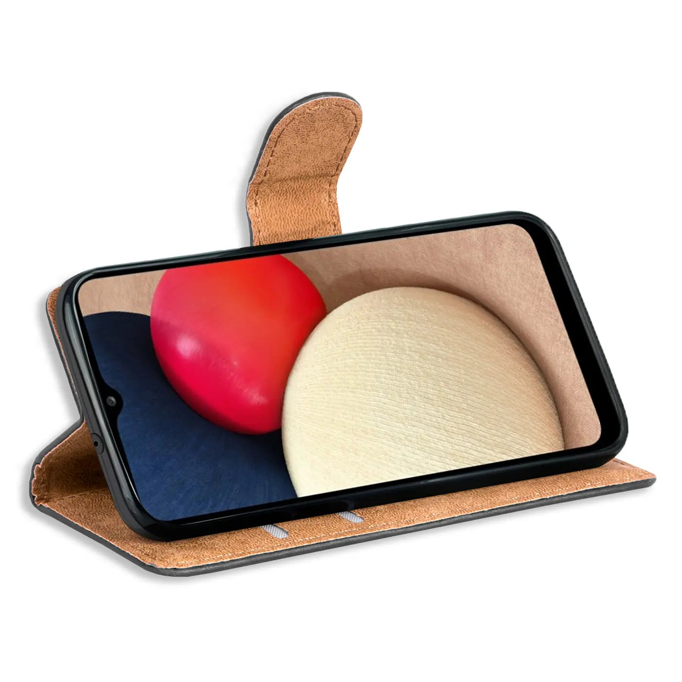 Braune Kunstleder-Klapphülle mit Kartenfächern, zeigt Samsung Galaxy A03s, von vorne.