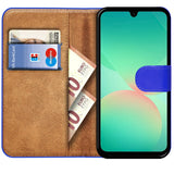 Blaue Kunstleder-Klapphülle mit Kartenfächern, zeigt Samsung A27 5G.