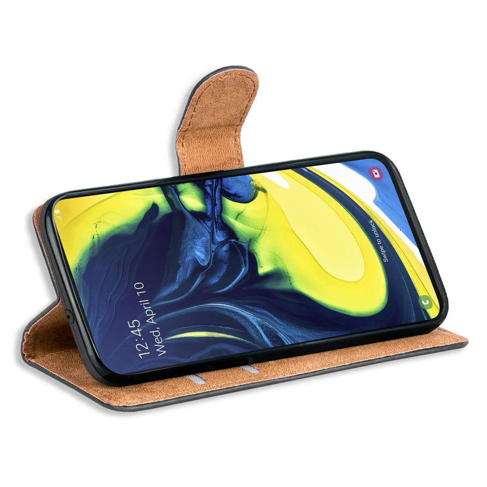 Braune Leder-Klapphülle mit Kartenfächern für Samsung Galaxy A80, von vorne schräg
