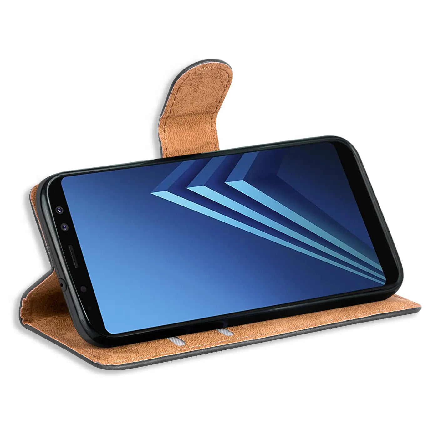 Braune Leder-Klapphülle mit Samsung Galaxy A8 (2018) im Querformat, von vorne schräg gezeigt.