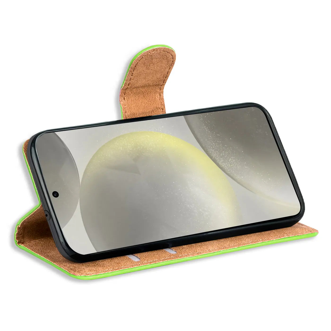 Grüne Klapphülle aus Kunstleder mit braunem Innenfutter, Vorderansicht, Samsung Galaxy S24 FE.