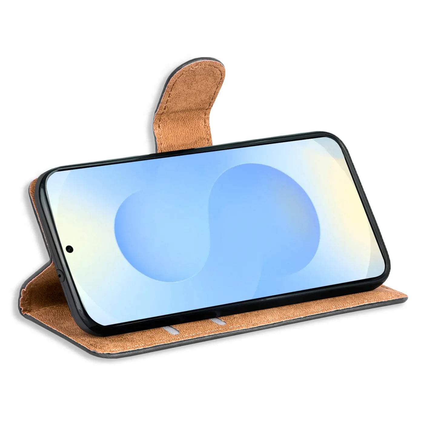 Braune Kunstleder-Klapphülle mit Kartenfächern, zeigt ein Smartphone von vorne, leicht schräg.