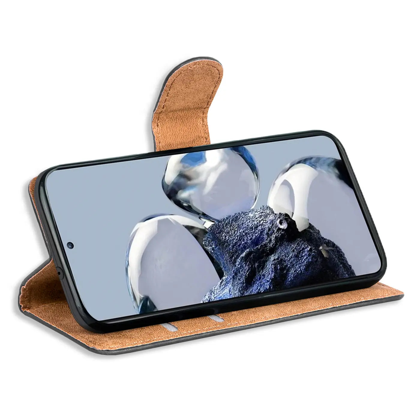 Braune Klapphülle aus Lederimitat mit Kartenfächern, zeigt ein Xiaomi 12T Pro.