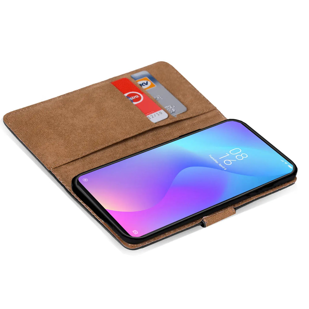 Braune Kunstleder-Klapphülle mit Kartenfächern, zeigt Xiaomi Mi 9T, von oben schräg.
