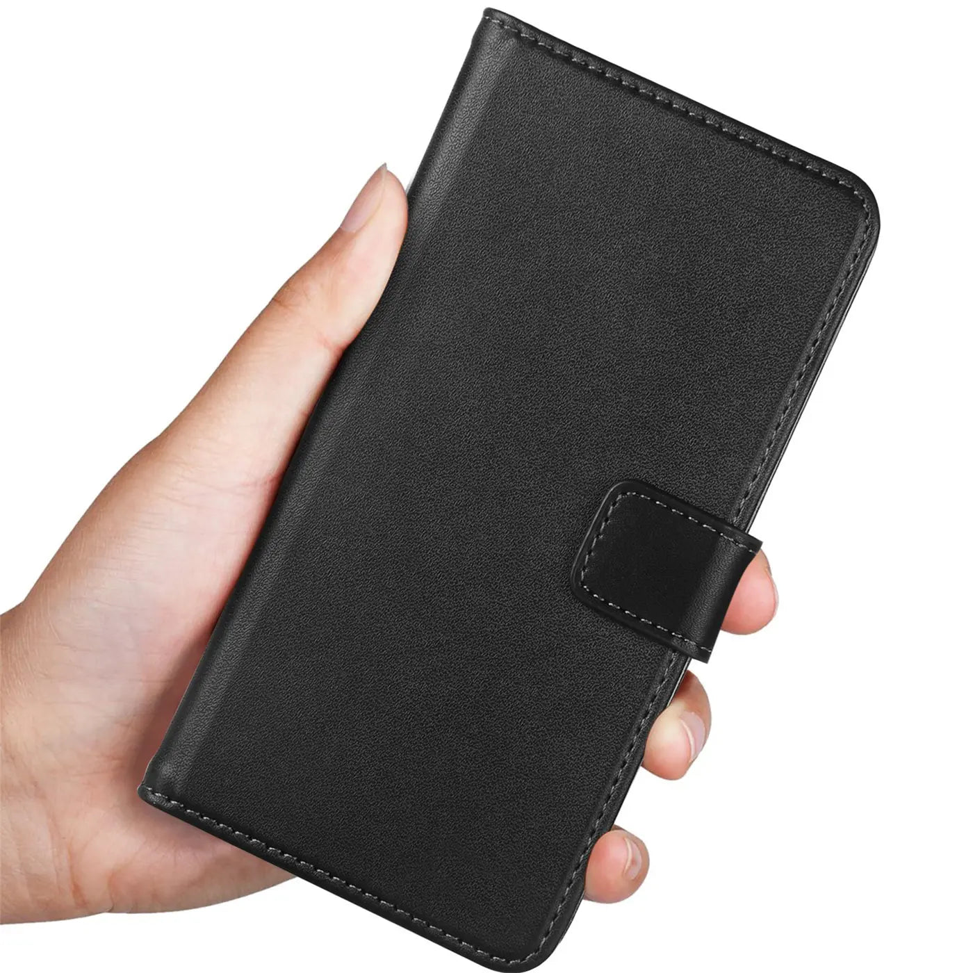 Schwarze Leder-Klapphülle für ZTE Blade A72 5G, von vorne gehalten.