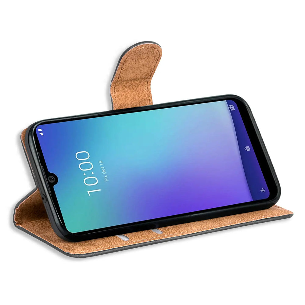 Braun lederne Klapphülle mit Kartenfächern, ZTE Blade V30 Vita, von vorne schräg