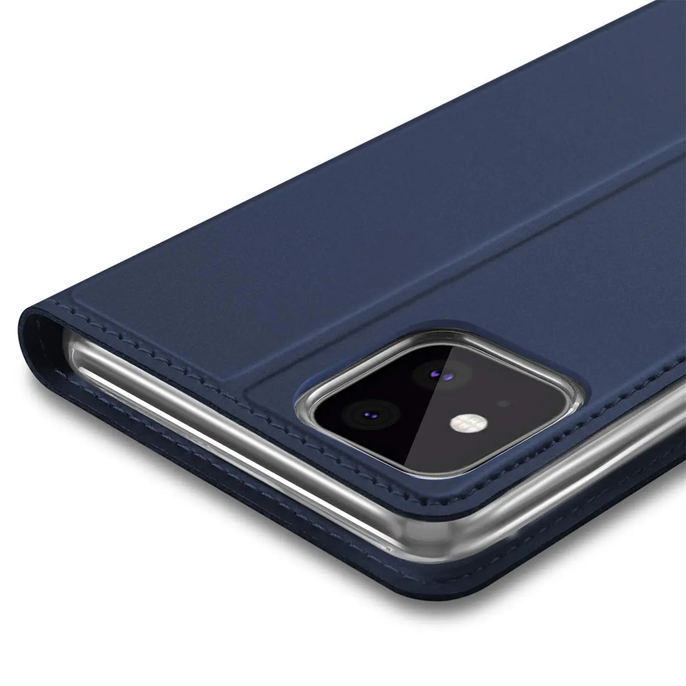Dunkelblaue Leder-Flip-Hülle mit silbernem Rand, Nahaufnahme der Rückseite eines iPhone 11.
