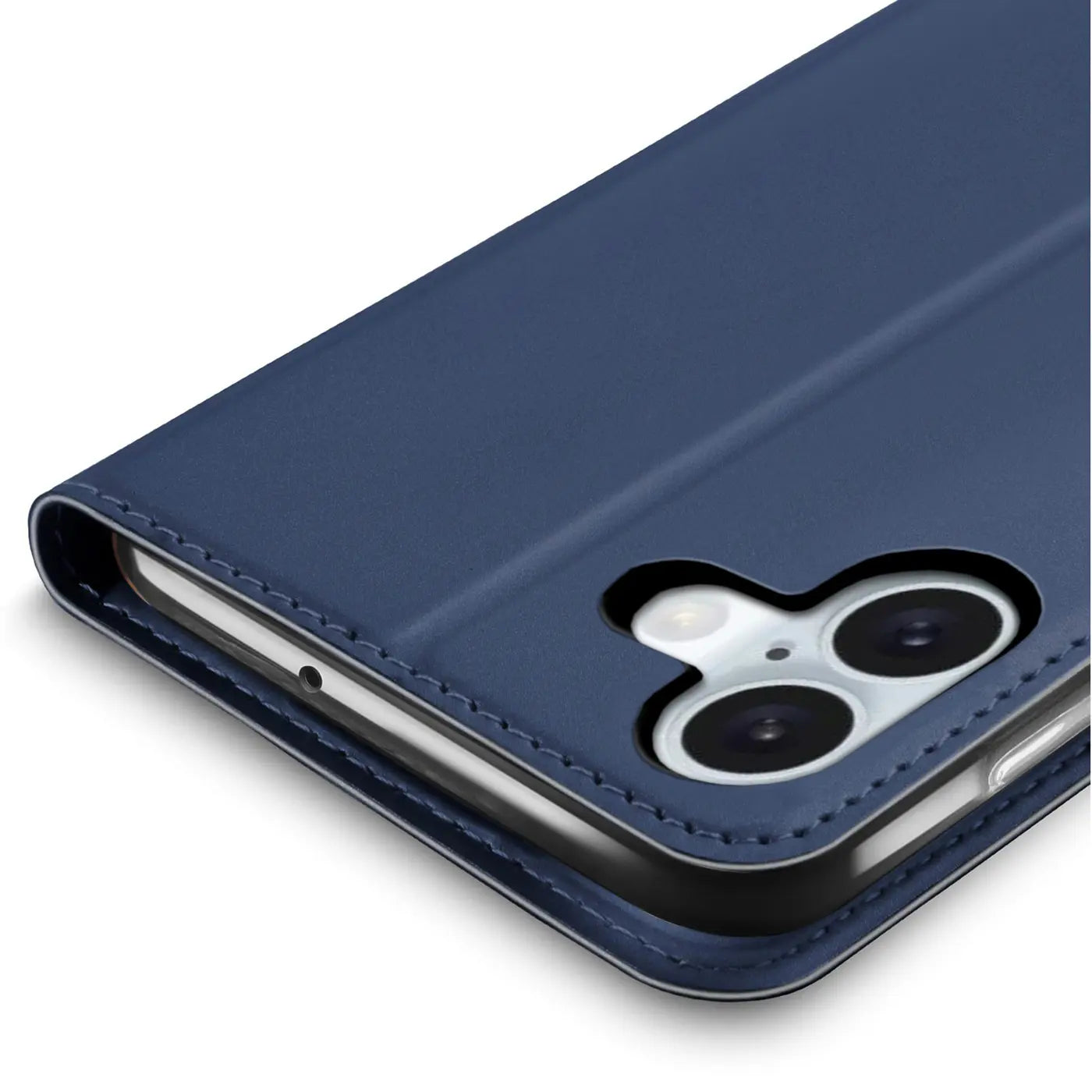 Dunkelblaue Leder-Flip-Hülle, Nahaufnahme, iPhone 16 Plus mit Kamera.