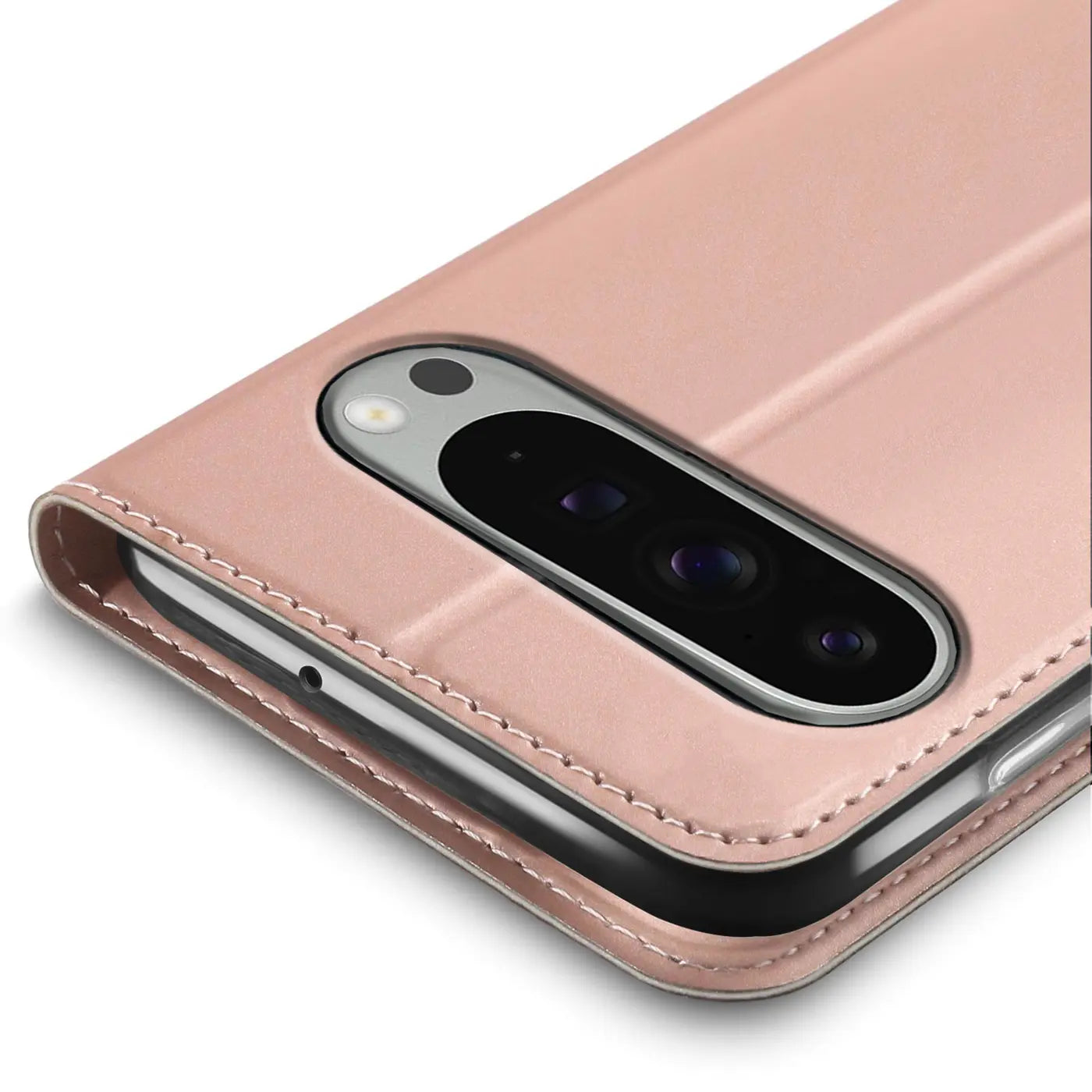 Nahaufnahme einer roségoldenen Kunstleder Flip Hülle für das Google Pixel 9 Pro XL, mit sichtbarer Kameraaussparung.