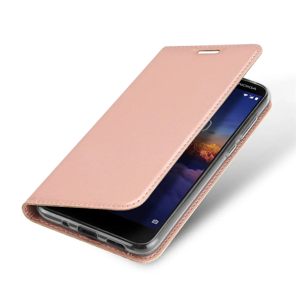 Rosa Leder-Flip-Hülle, schräg von vorne, auf Nokia 3.1