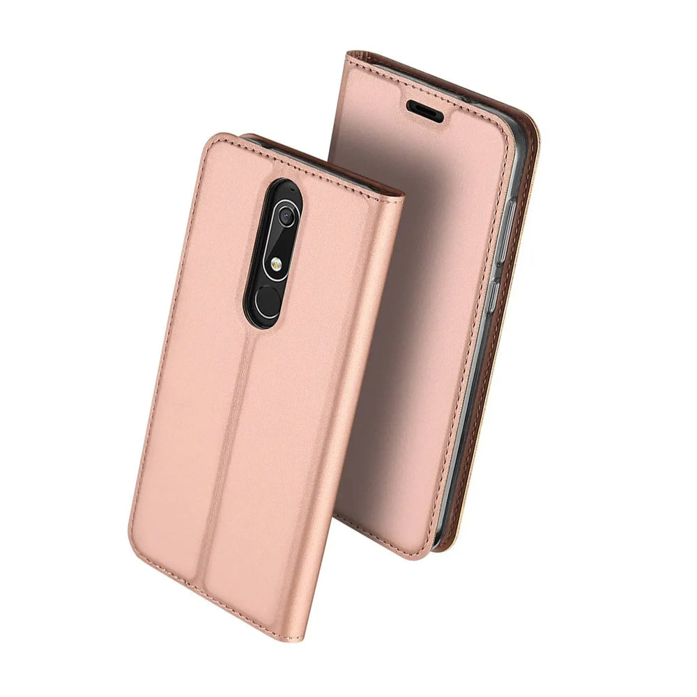 Rosafarbene Metallic-Flip-Hülle aus Kunstleder für Nokia 4.2, von vorne schräg gezeigt.