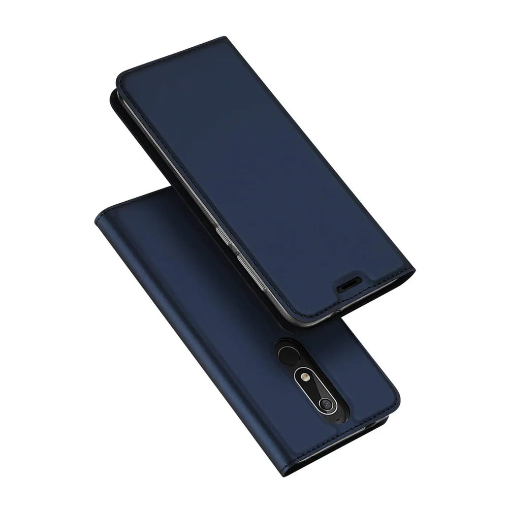 Dunkelblaue Klapphülle aus Kunstleder für Nokia 5.1, von schräg oben fotografiert.