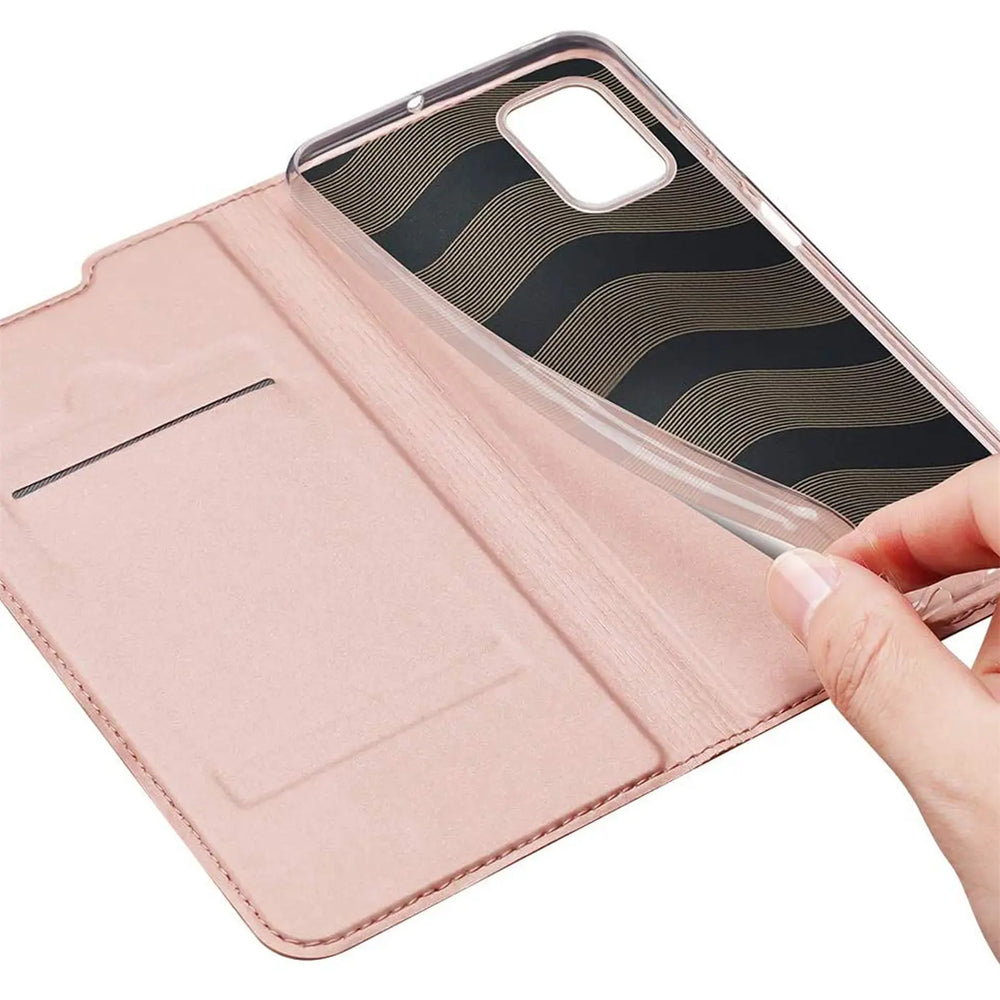 Rosa Flip-Hülle, Leder, Nahaufnahme, zeigt Einsteckfach und Handy-Rückseite.