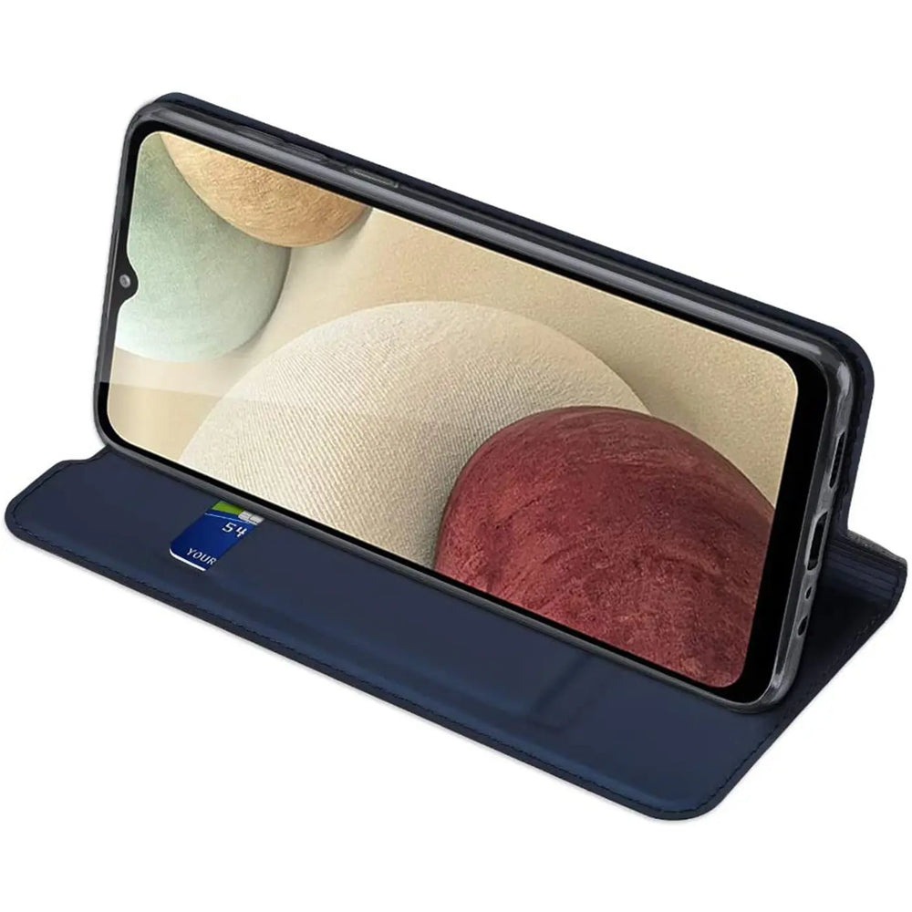 Dunkelblaue Kunstleder-Flip-Hülle mit Kartenfach für Samsung Galaxy A13 5G / A04s.