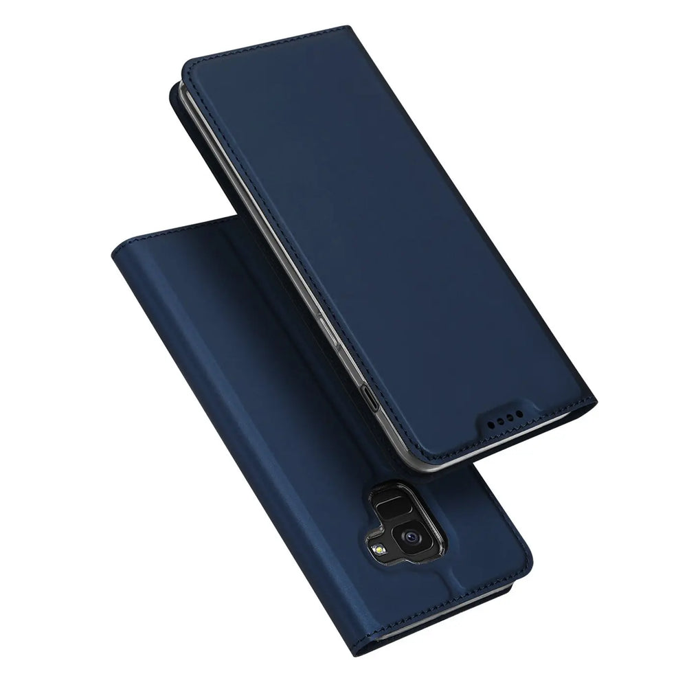 Dunkelblaue Leder-Flip-Hülle für Samsung Galaxy A6, von schräg oben fotografiert.