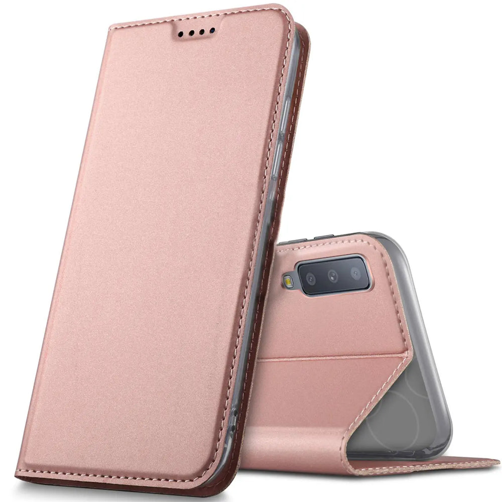 Rosafarbene Metallic-Flip-Hülle aus Kunstleder für Samsung Galaxy A7 2018, von vorne schräg