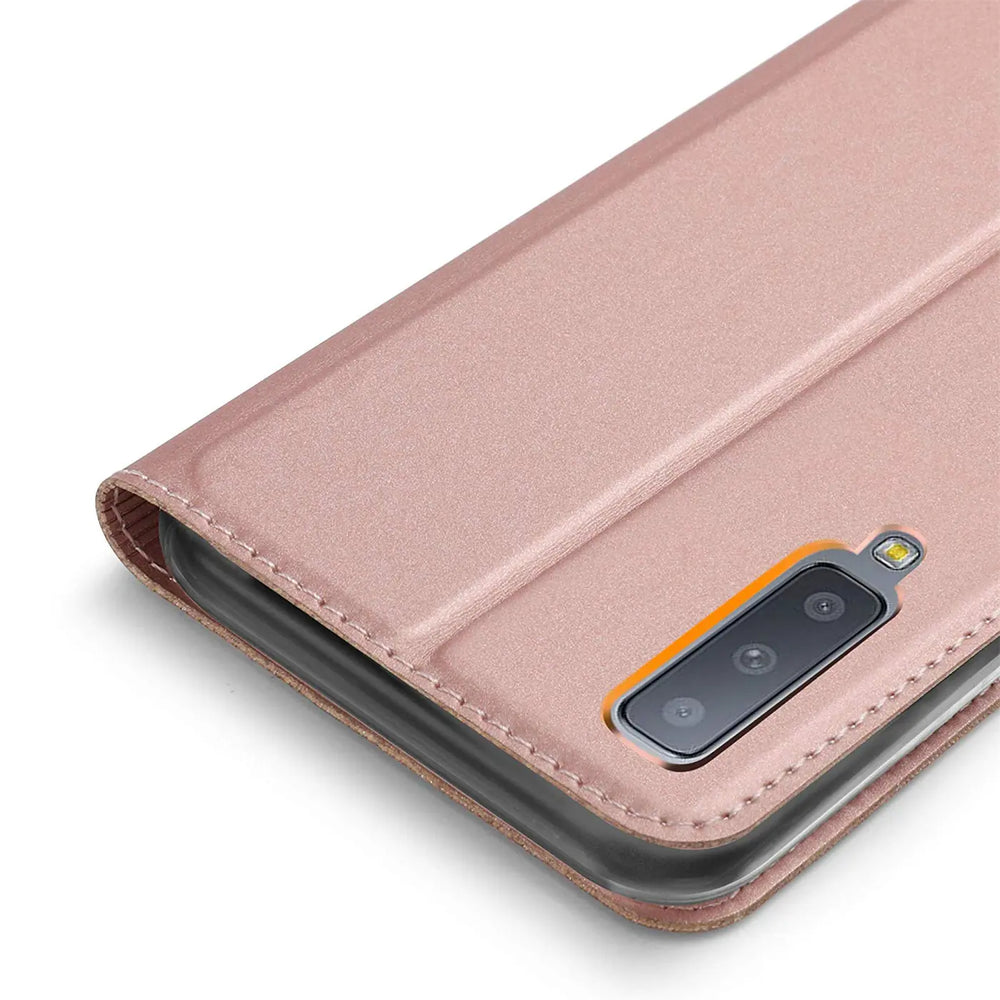 Metallic roséfarbene Klapphülle aus Kunstleder für Samsung Galaxy A7 2018, Nahaufnahme