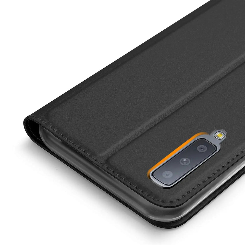 Schwarze Leder-Flip-Hülle, Nahaufnahme, Samsung Galaxy A7 2018 Kamera