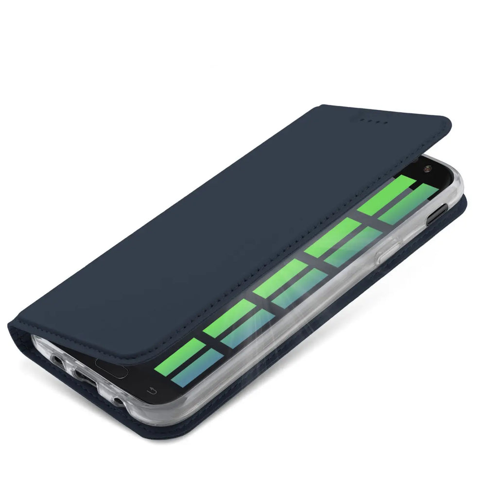 Dunkelblaue Kunstleder Flip Hülle für Samsung Galaxy J5 2017, schräg von oben, leicht geöffnet, mit Display.