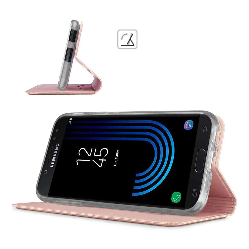 Samsung Galaxy J5 2017 in rosafarbener Kunstleder Flip Hülle, als Ständer horizontal und vertikal aufgestellt.