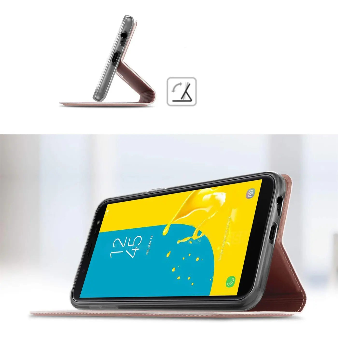 Samsung Galaxy J6 2018 in brauner Metallic Flip Hülle, als Ständer seitlich aufgestellt, von vorne-rechts.