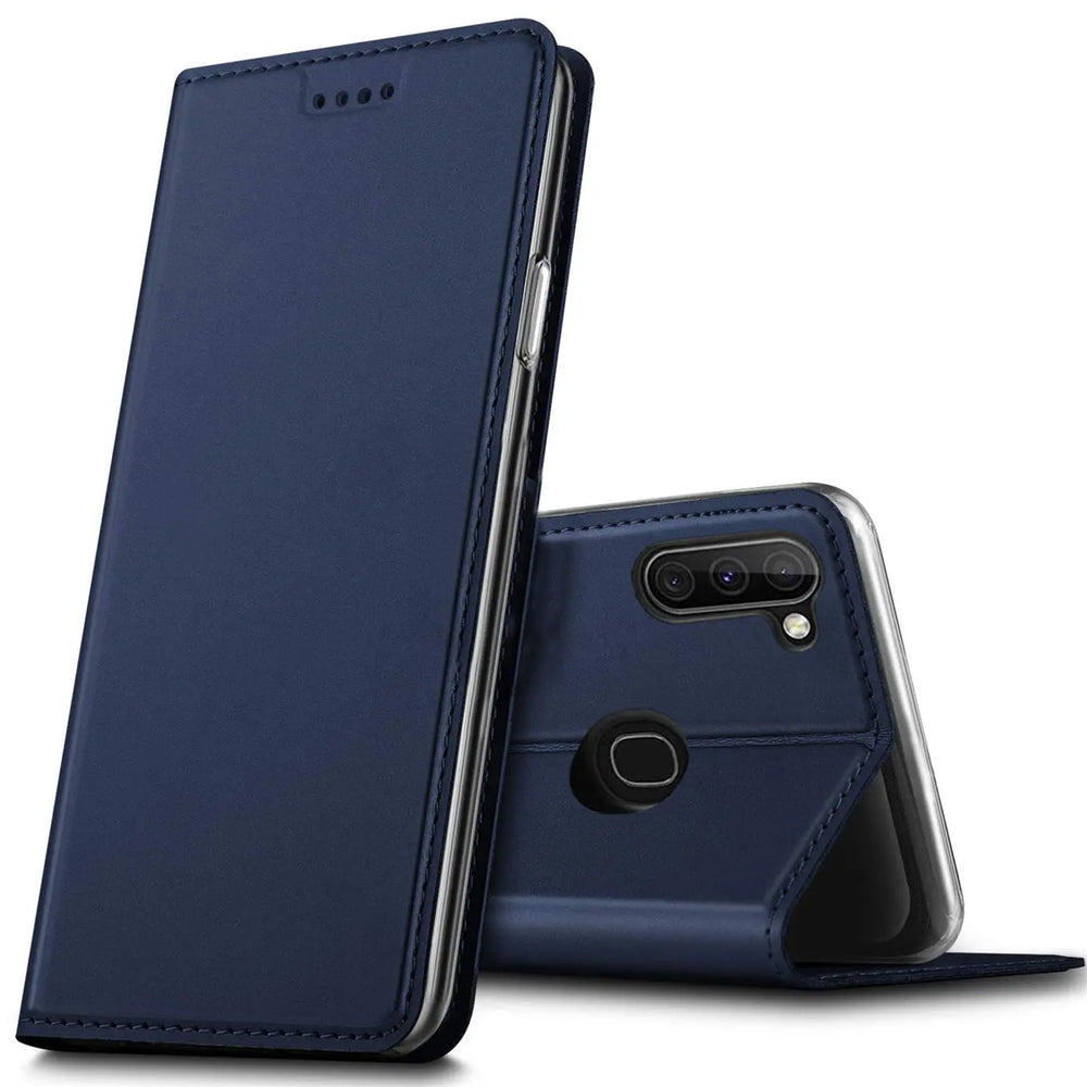 Dunkelblaue Metallic Flip Hülle aus Kunstleder für Samsung Galaxy M11, stehend und leicht geöffnet, von vorne/oben.