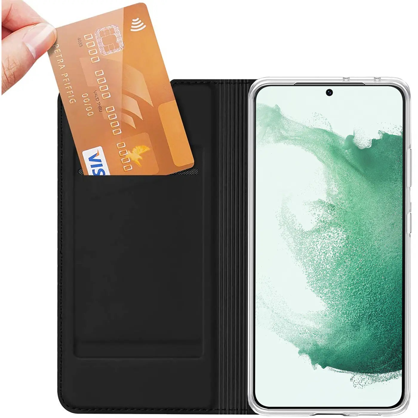 Samsung Galaxy S22 Plus in schwarzer Metallic Flip Hülle, aufgeklappt. Eine Hand steckt eine goldene VISA-Karte in ein Fach.