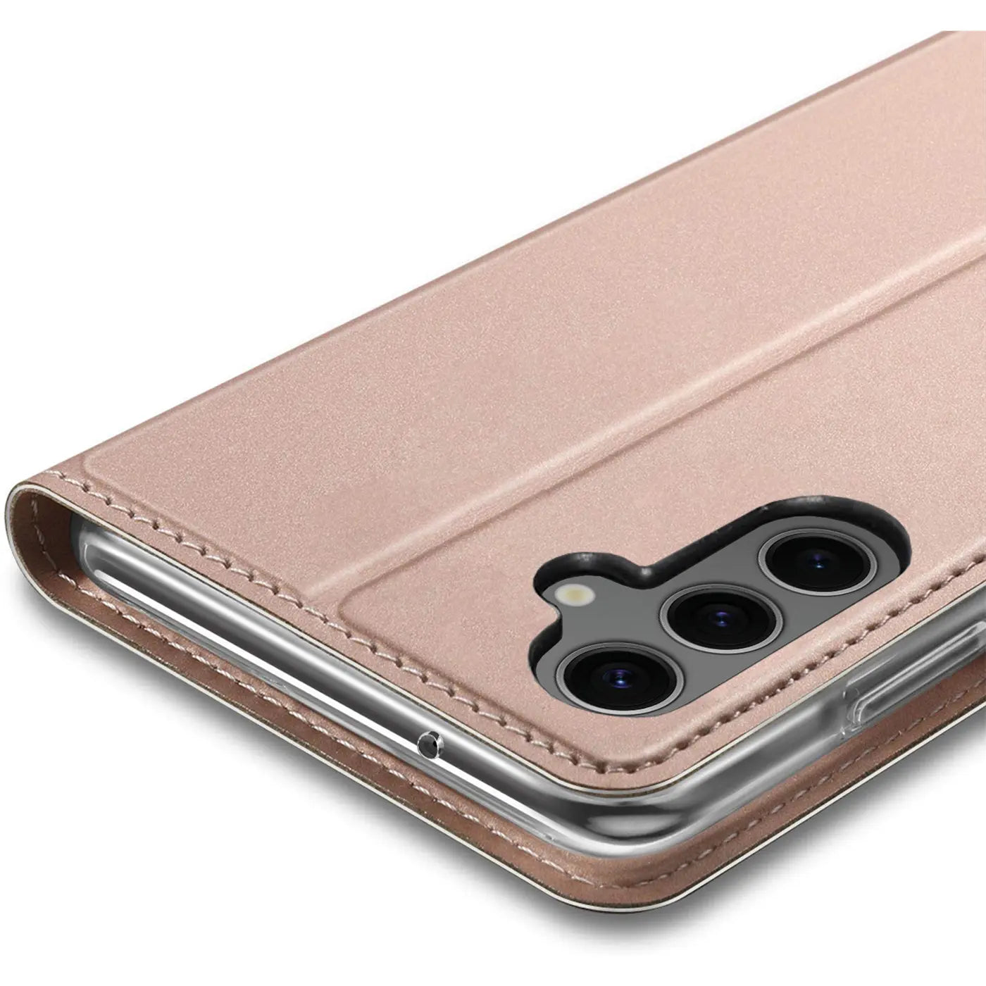 Nahaufnahme einer roségoldenen Metallic Flip Hülle aus Kunstleder für ein Samsung Galaxy S24, schräg von hinten.