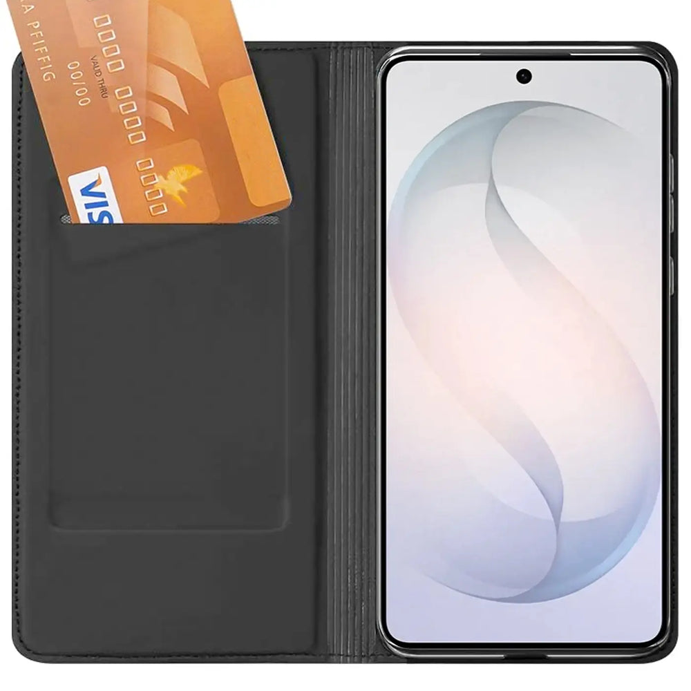 Schwarze Leder-Flip-Hülle mit Kartenfach, zeigt ein Smartphone im Querformat.